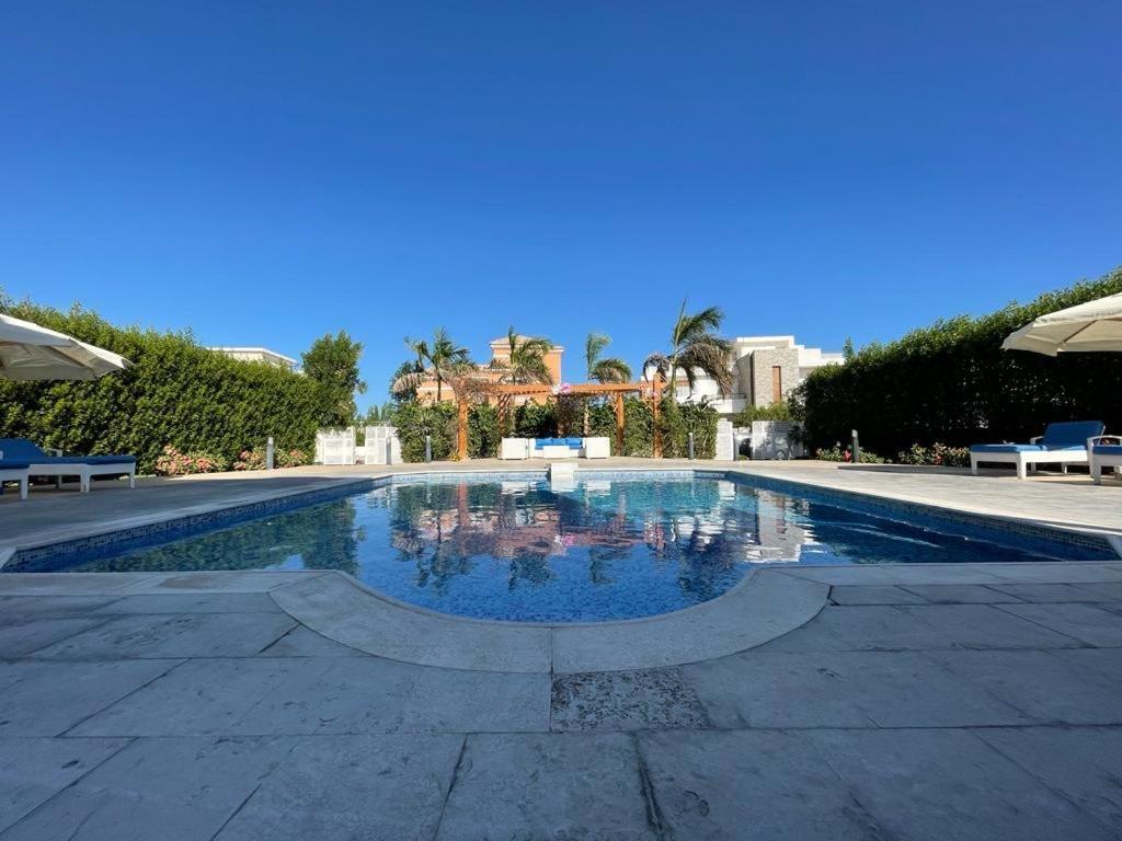 Luxury Villa With Pool In フルガダ エクステリア 写真