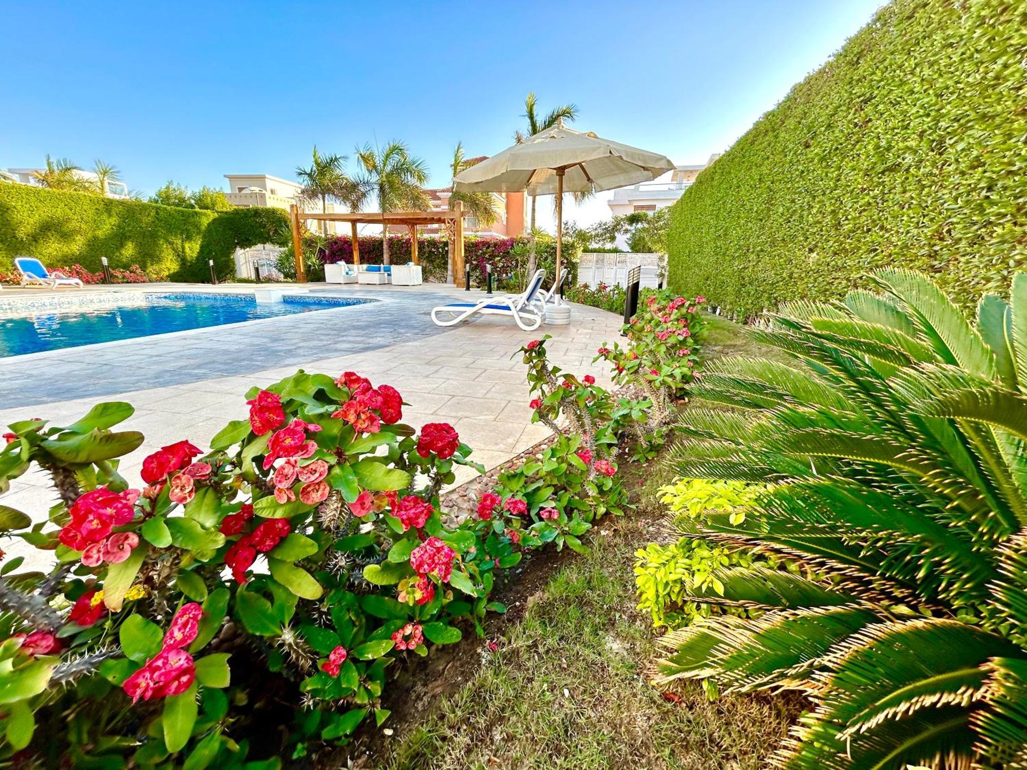 Luxury Villa With Pool In フルガダ エクステリア 写真